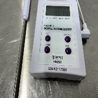 VWR Hand Held Digital Thermometer image 2